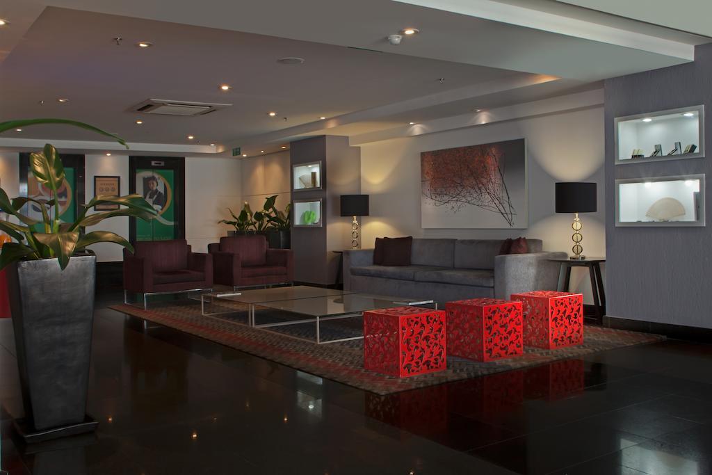 Quality Suites Alphaville Barueri Beltér fotó